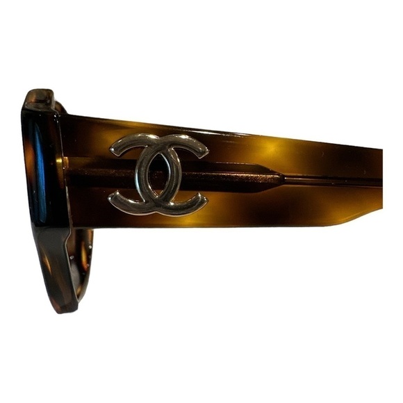 90’s Vintage Chanel Sunglasses - Picture 11 of 11